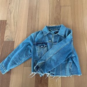 Raw cropped denim jacket in great condition. Perfect for the classic fall look.